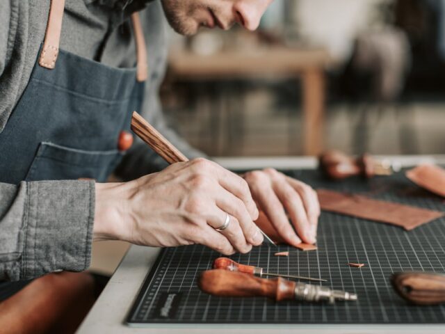 How to Hire Skilled Tradesmen Online: A Comprehensive Guide