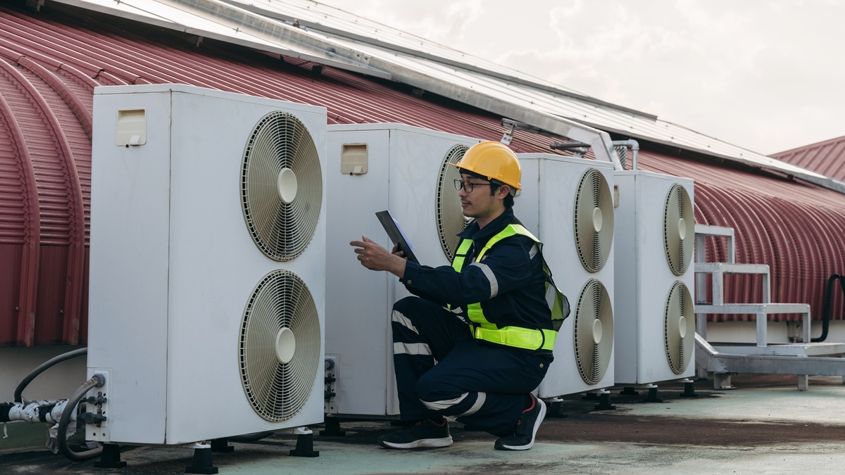 How Much Do HVAC Technicians Make a Year